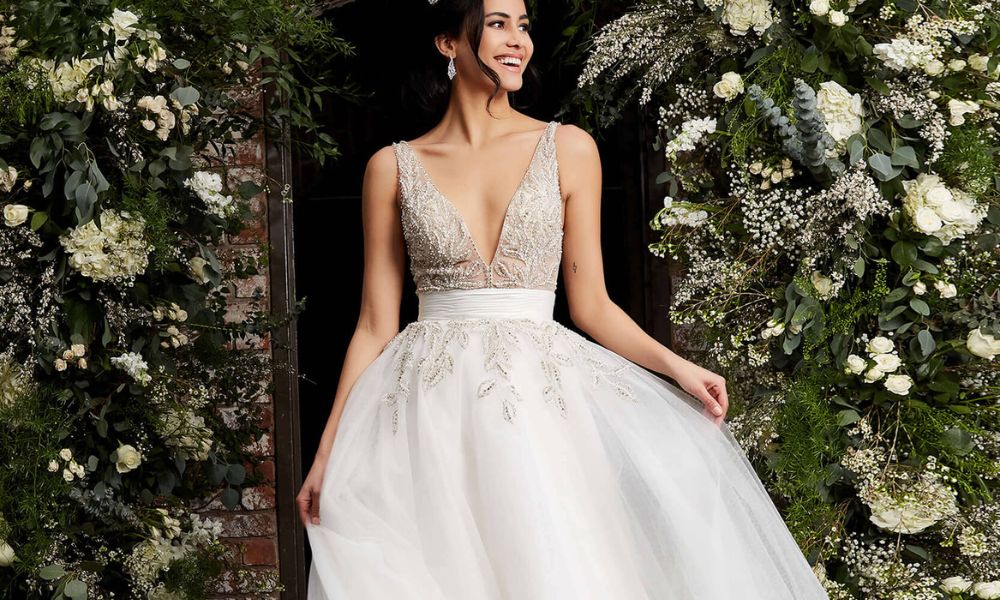 What Brides Should Consider When Choosing a Wedding Dress